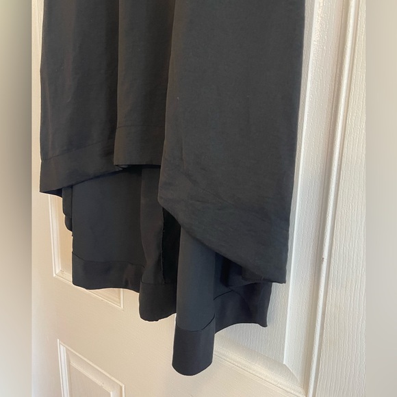 Elegant Black Women's Skirt
Fits like a size Smalll
Excellent Condition - Picture 2 of 2